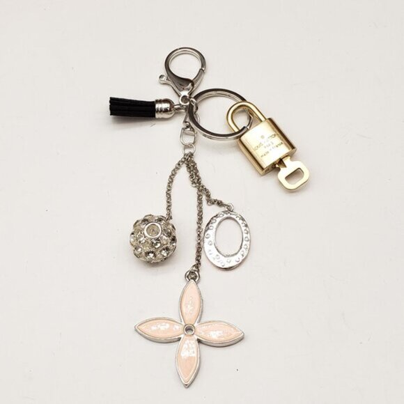 Authentic Louis Vuitton Lock & Key with unbranded Clover Bagcharm 111925 - Picture 6 of 9